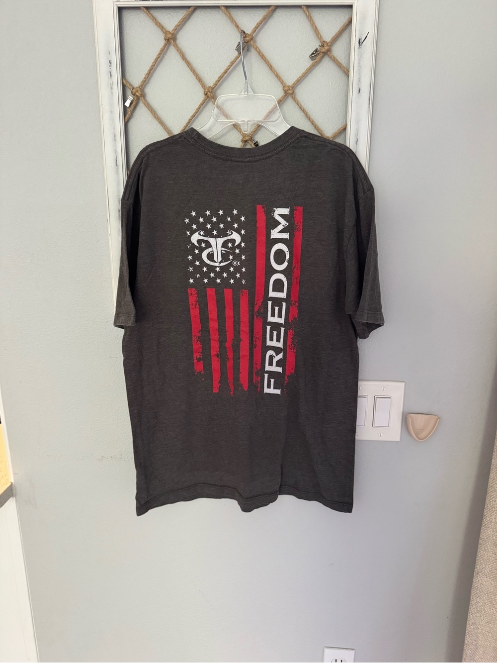 Men's Charcoal 'Freedom' Graphic Short-Sleeve Tee